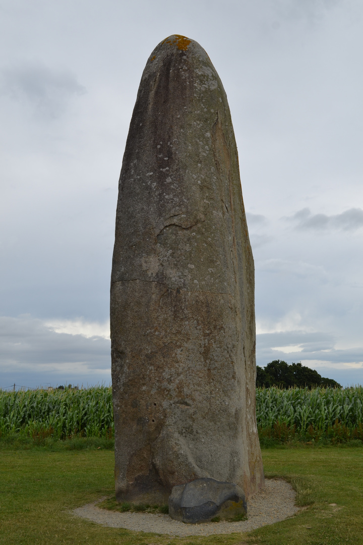 Der Menhir du Champ Dolent bei Dol-de-Bretagne