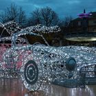 Der Mercedes auf dem Weihnachtsmarkt