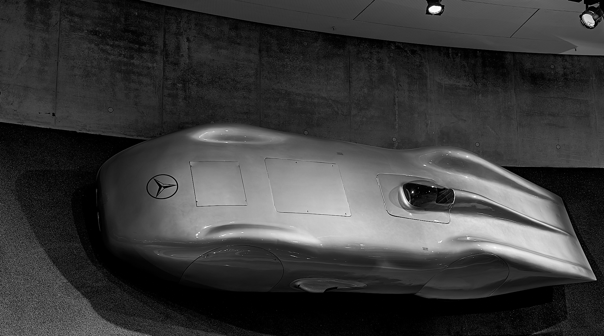 Der Mercedes-Benz W 125 Rekordwagen stellt am 28. Januar 1938 den bis heute gültigen...