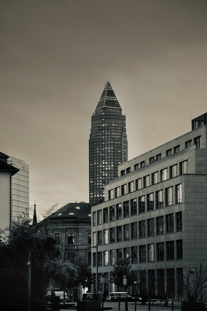 Der Messeturm Frankfurt