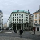 Der Michaelerplatz mit dem Looshaus in der Bildmitte