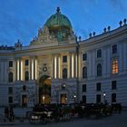 Der Michaelertrakt der Hofburg zur blauen Stunde