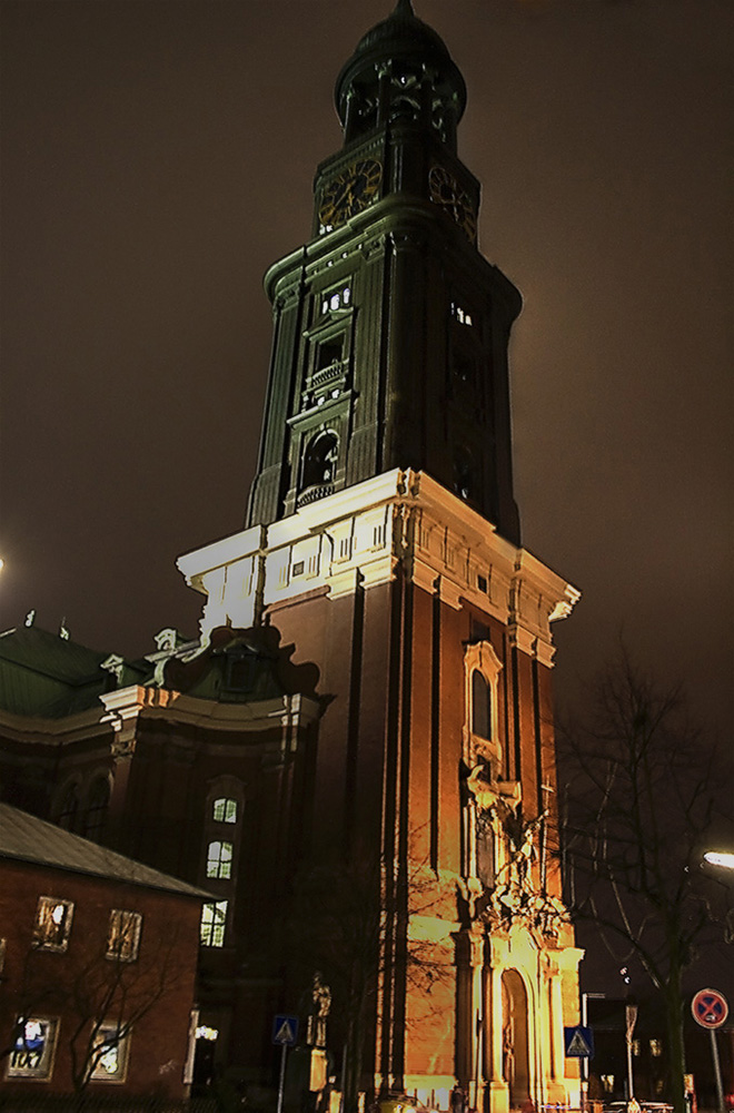 Der Michel bei Nacht