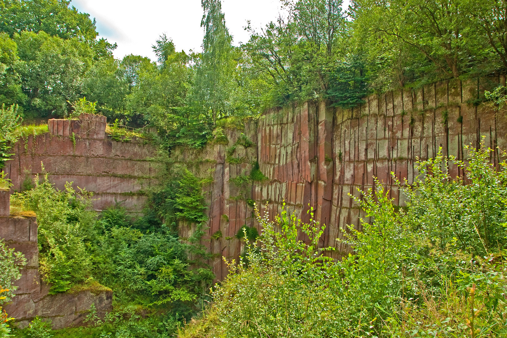 Der Michelnauer Steinbruch - ein Fenster in die Erdgeschichte des Vulkangebiets Vogelsberg