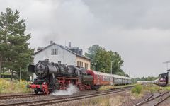 Der mit 52 8047 bespannt Sonderzug