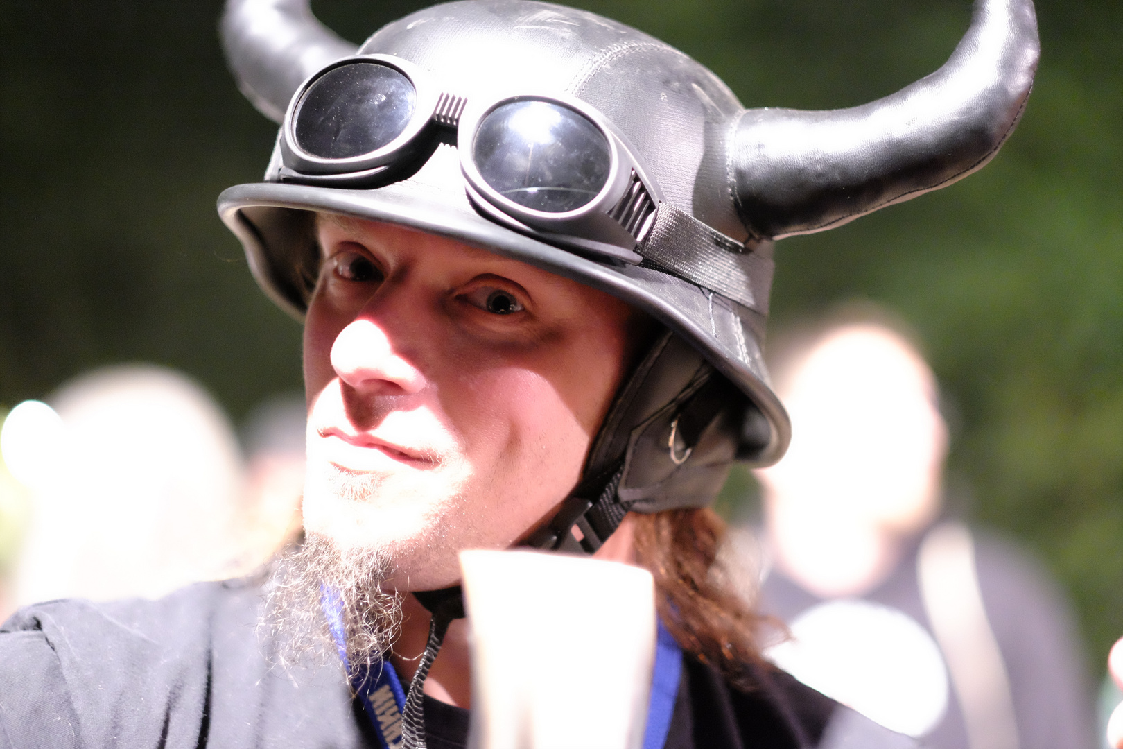 Der mit dem Helm tanzt