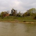 Der Mittellandkanal in Hannover zwischen Podbielskistr.und Messe-Schnellweg