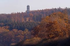 Der Möhneseeturm im Arnsberger Wald oberhalb von Torhaus