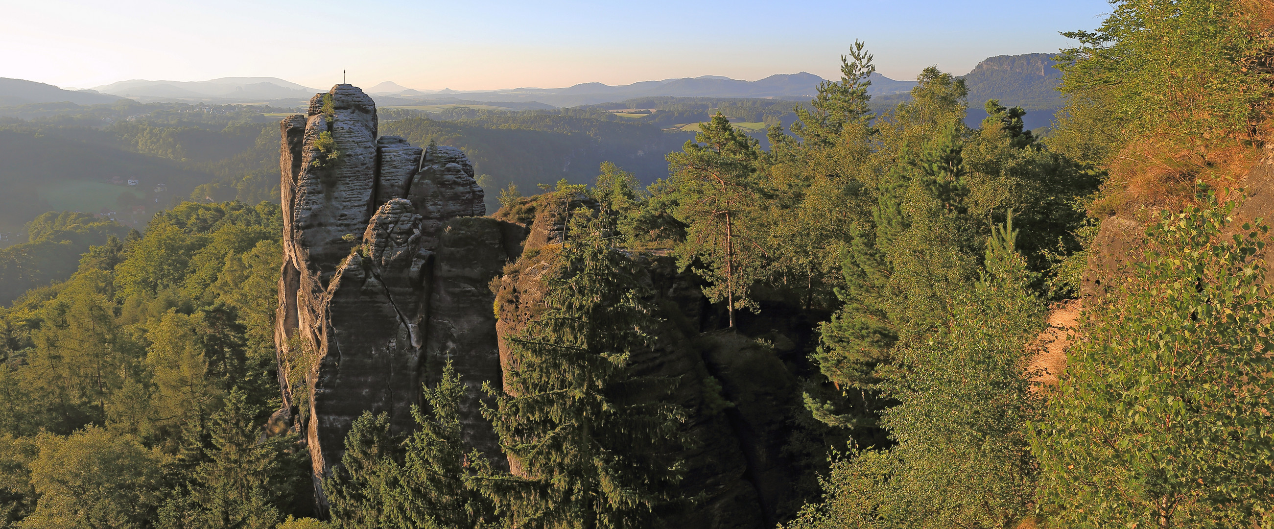 Der Mönch gehört zu den berühmten Ausnahmefelsen im Basteigebiet im Elbsandstein...