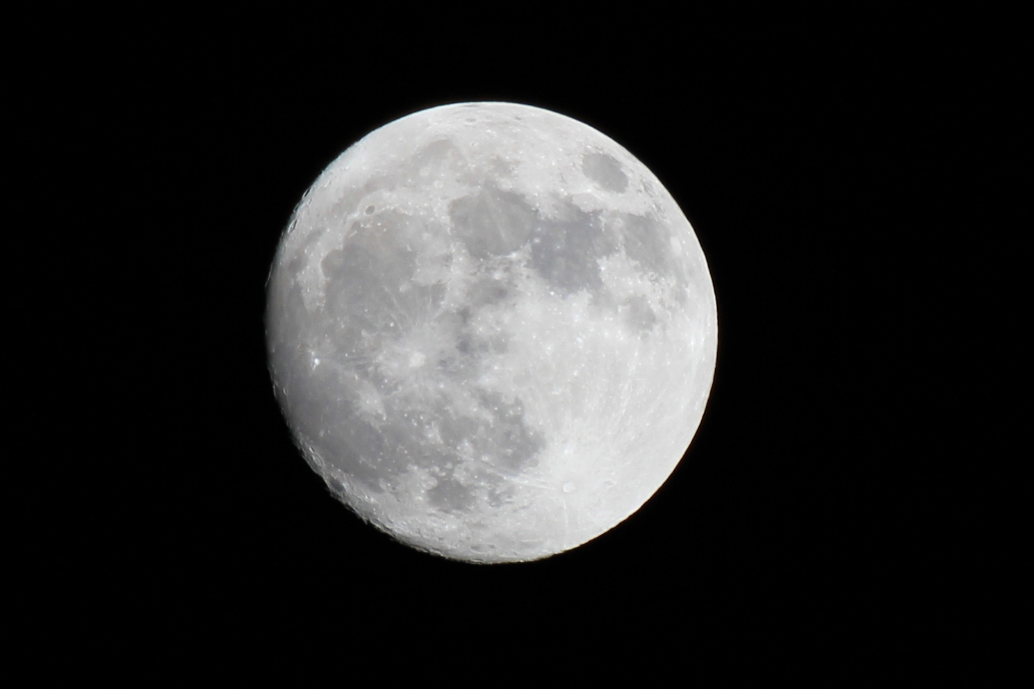 der Mond am 04.05. vor unserem Balkon =)