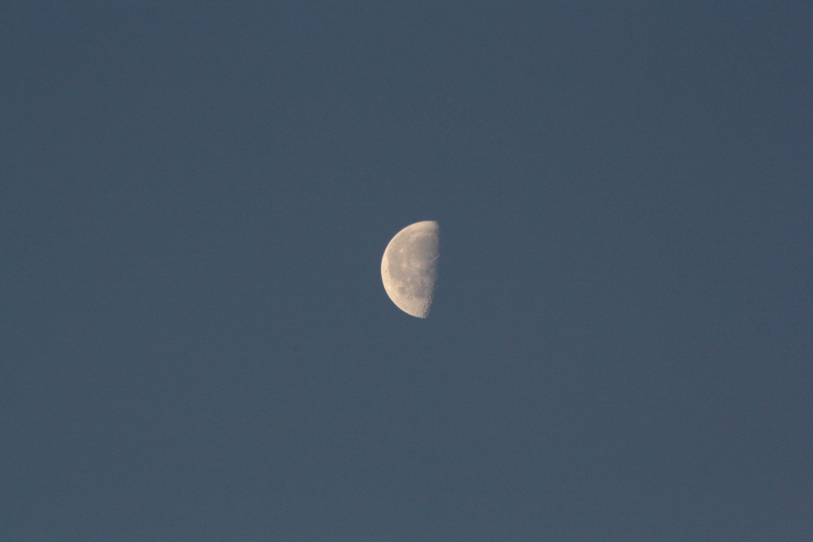 Der Mond am 17.12.2011 morgens um 8:43Uhr..