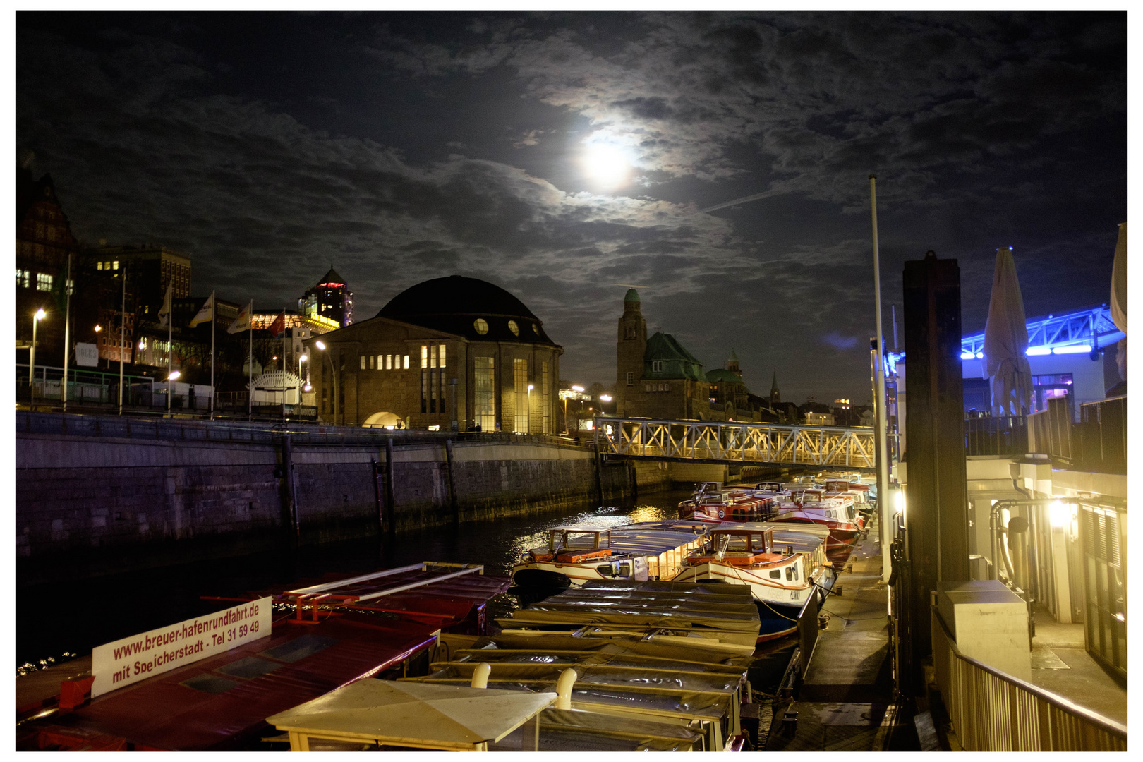 der Mond am 25.12.15 über Hamburg (1)