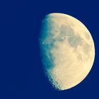 Der Mond am 3. Oktober 2014 über Köln Höhenhaus