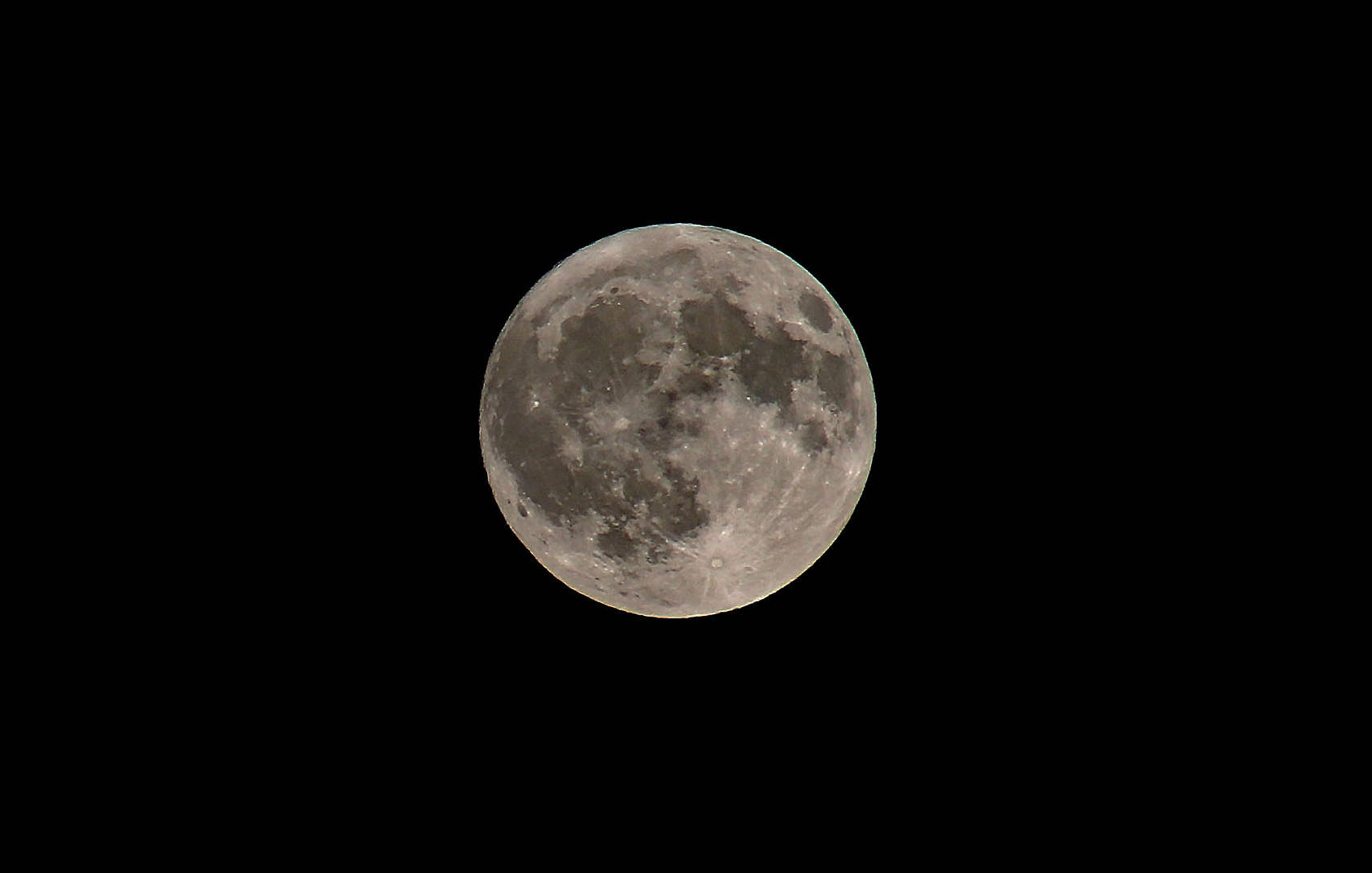 Der Mond am 4.6.23 um 00:15 Uhr