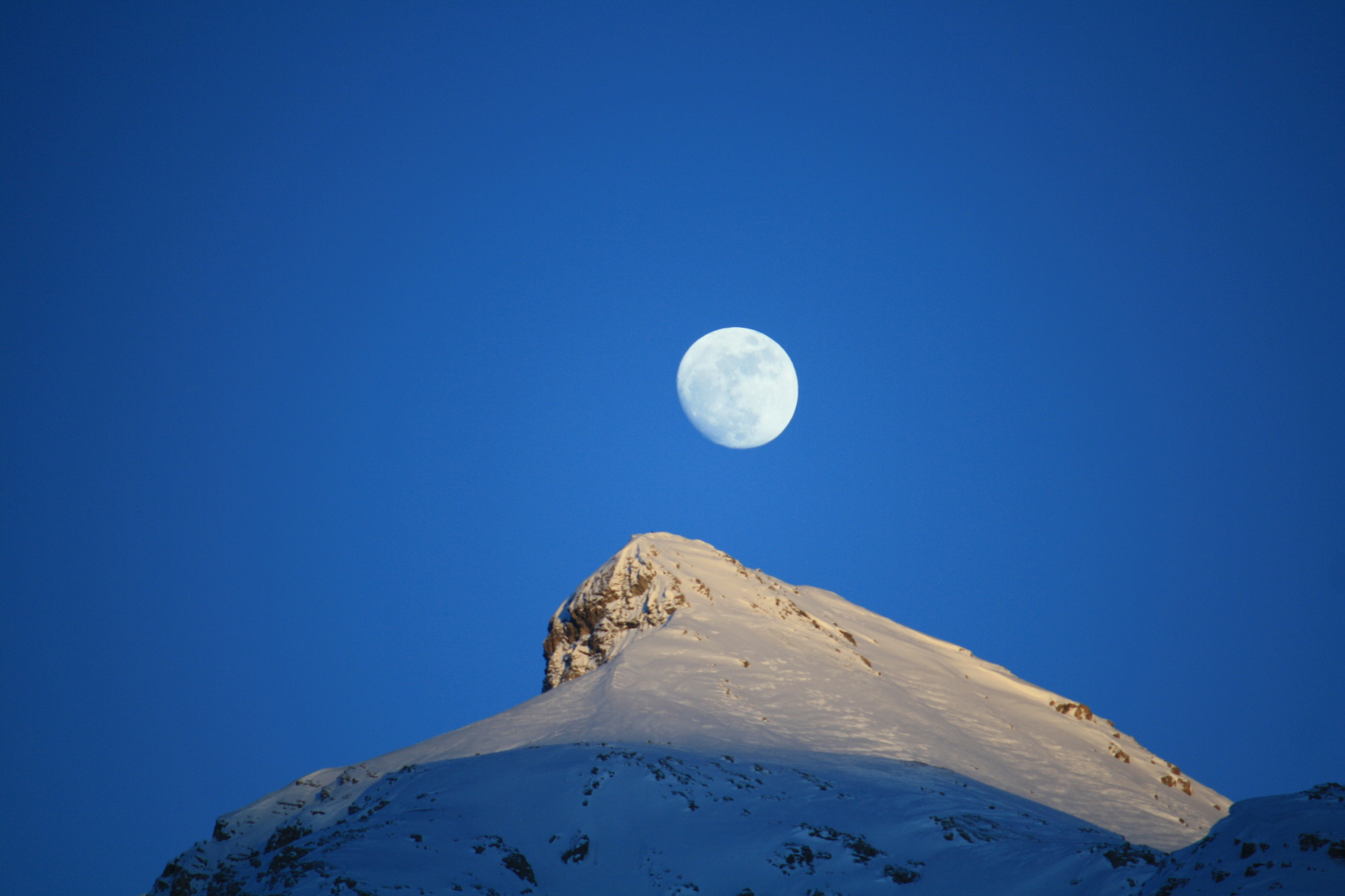 Der Mond am Gipfel...