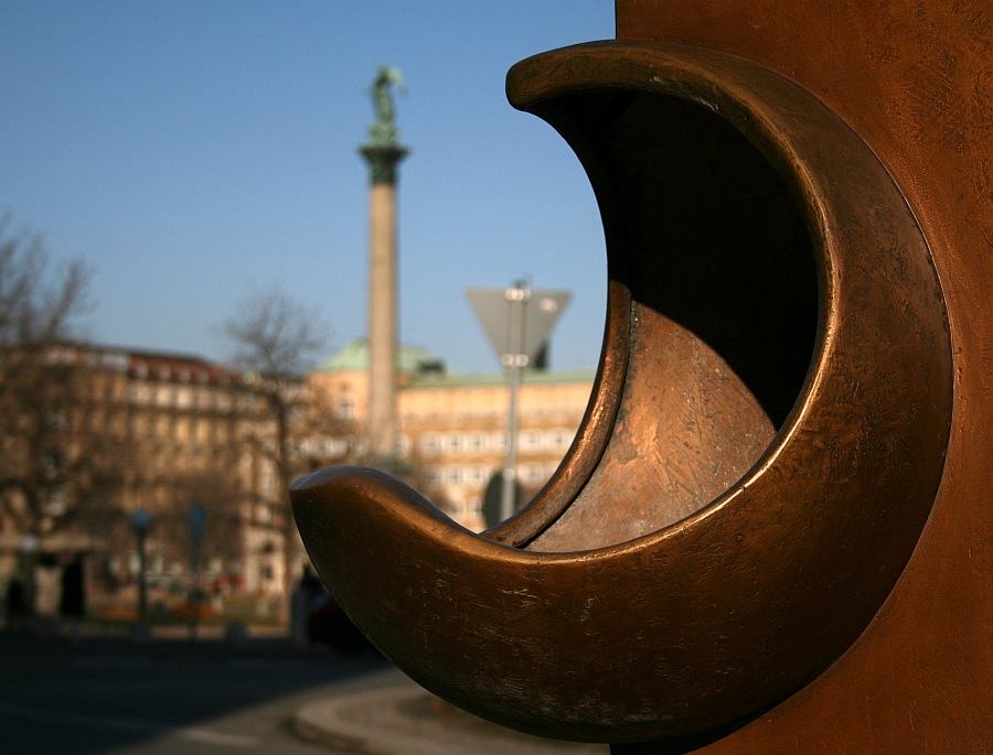 Der Mond auf Besuch in Stuttgart