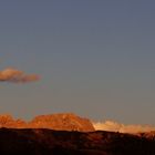 Der Mond bei Sonnenuntergang ..