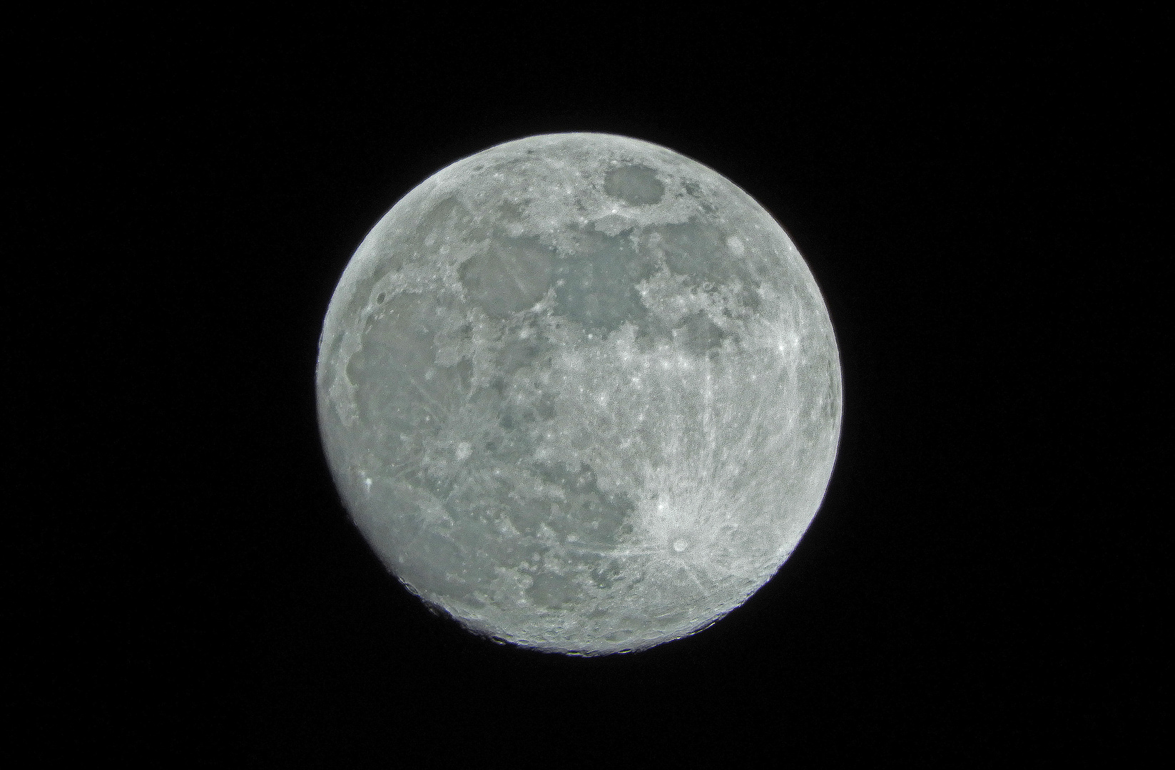 Der Mond beim Blick aus meinem Fenster