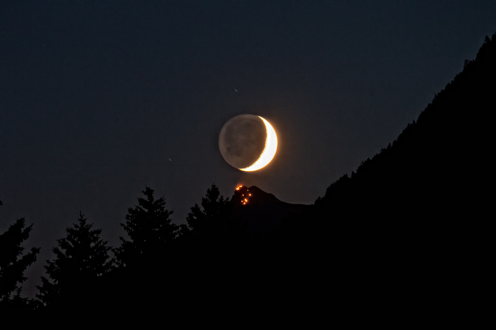 Der Mond berührt den Kramer