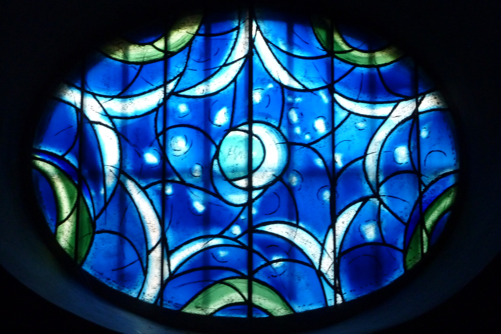 Der Mond Chagall Fenster in St. Stephan in Mainz Foto