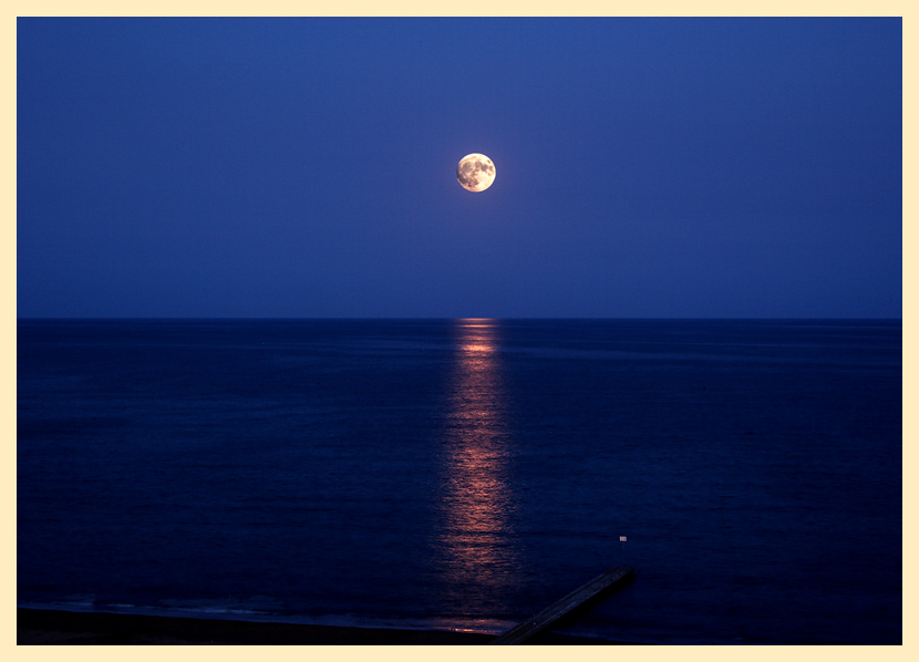 der mond, das meer... und nichts mehr... von Slava Zharovsky