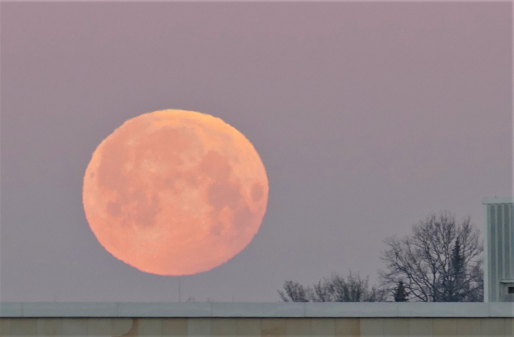 Der Mond geht für heute schlafen