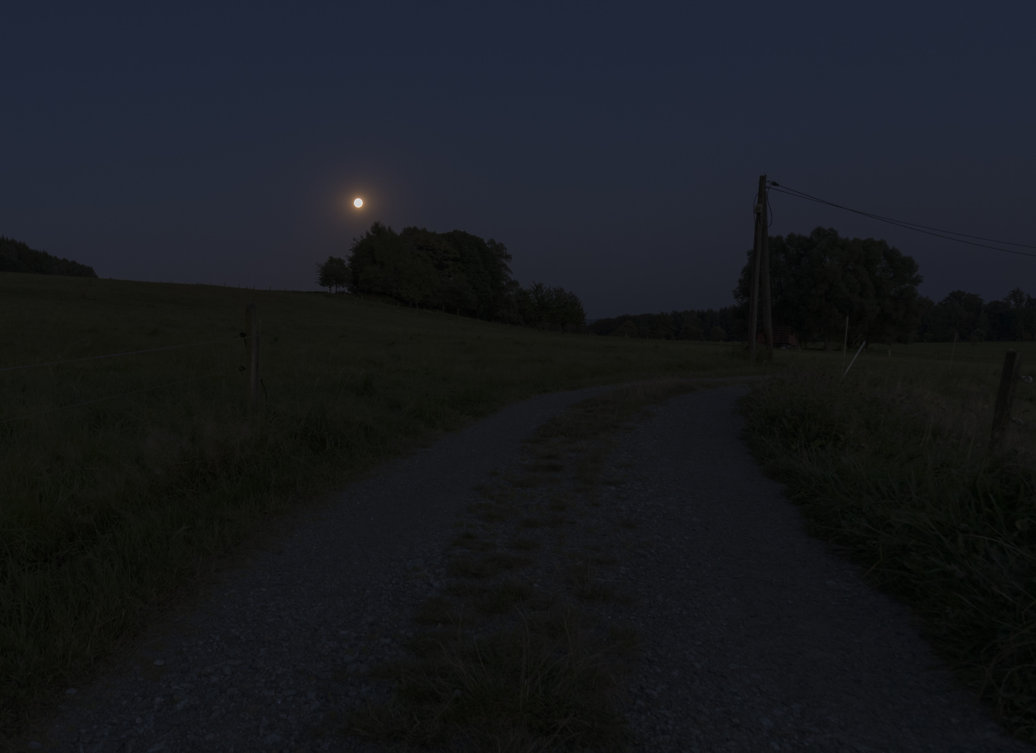 ***     der mond geht seinen eigenen weg     ***