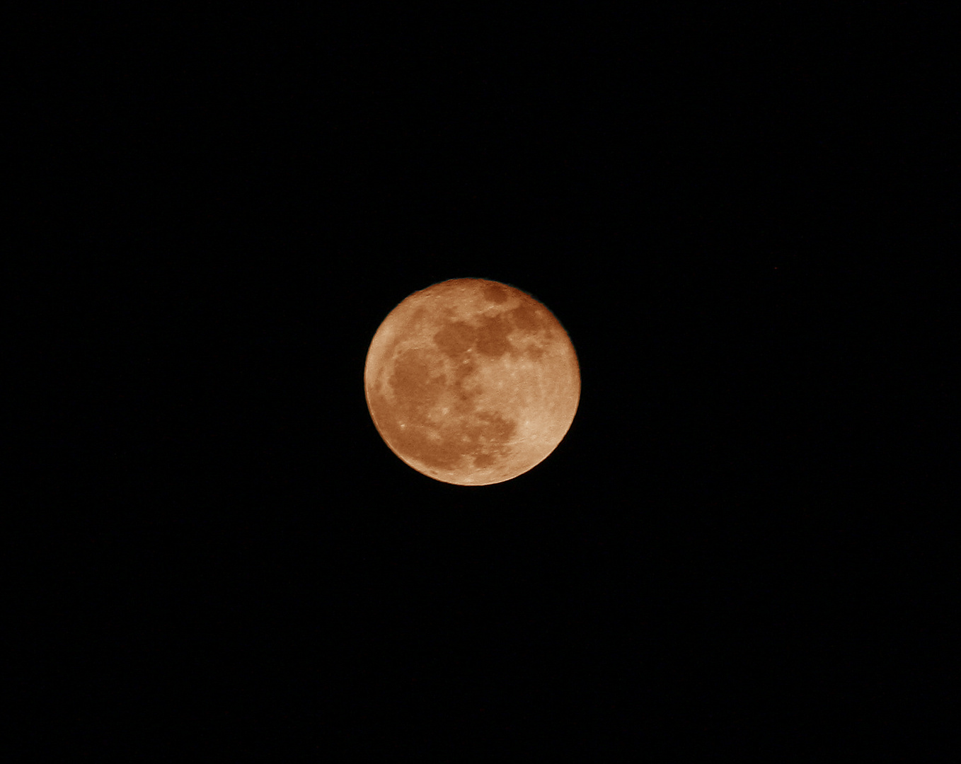 Der Mond gestern Abend über Stuttgart