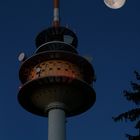 Der Mond hält seine Wacht ...