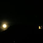 Der Mond hält seine Wacht