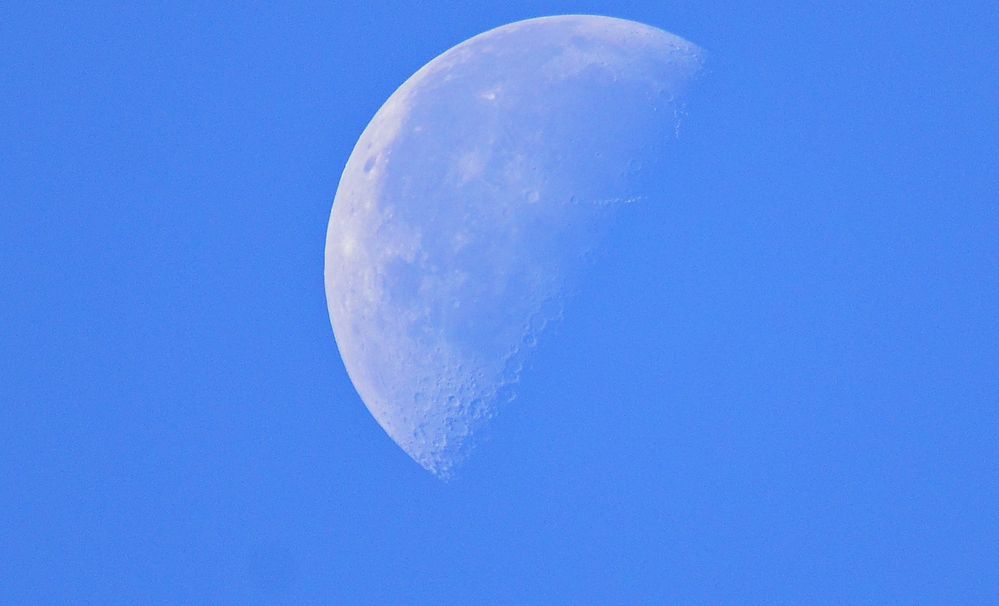 Der Mond heute morgen um 09:07Uhr über Kerpen