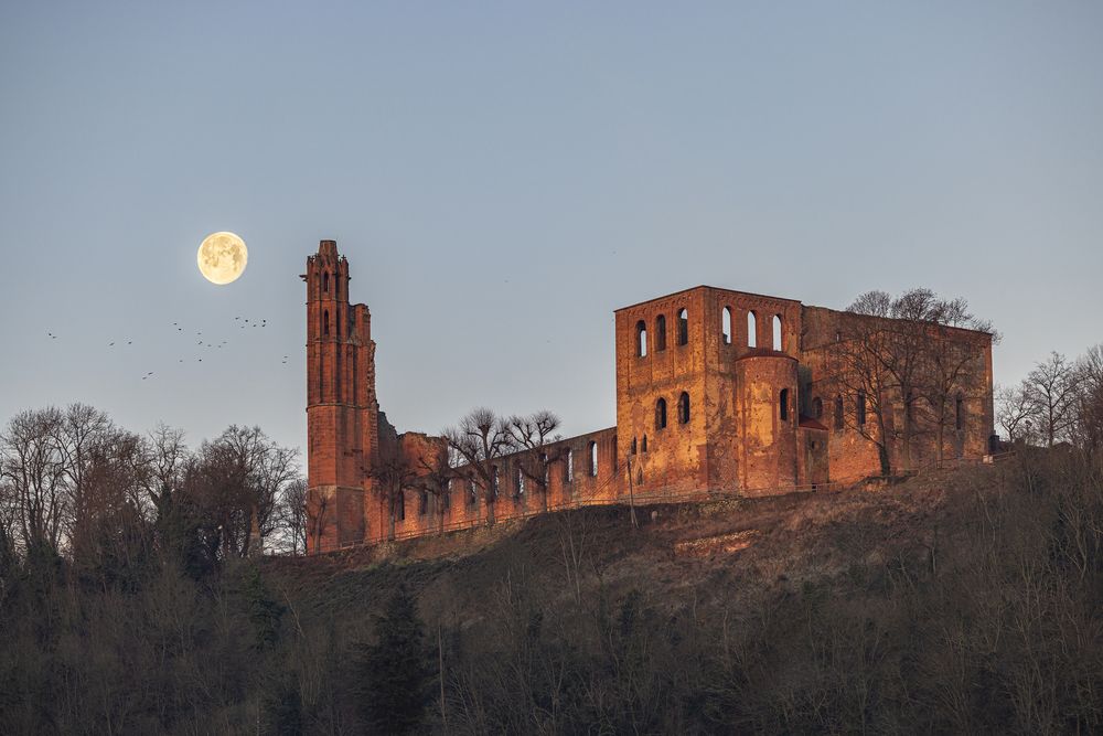 ... der Mond hinter dem Kloster Limburg ...