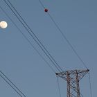 Der Mond im Industriegebiet