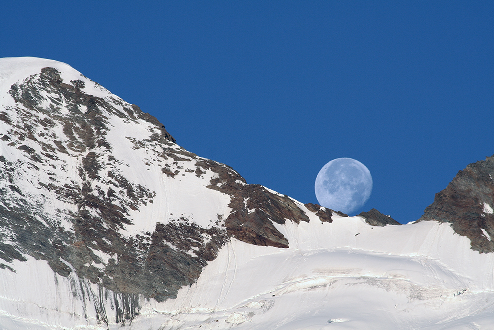 Der Mond ist an der Alhubelflanke unten angekommen nach 10 Minuten