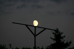 Der Mond ist angehangen