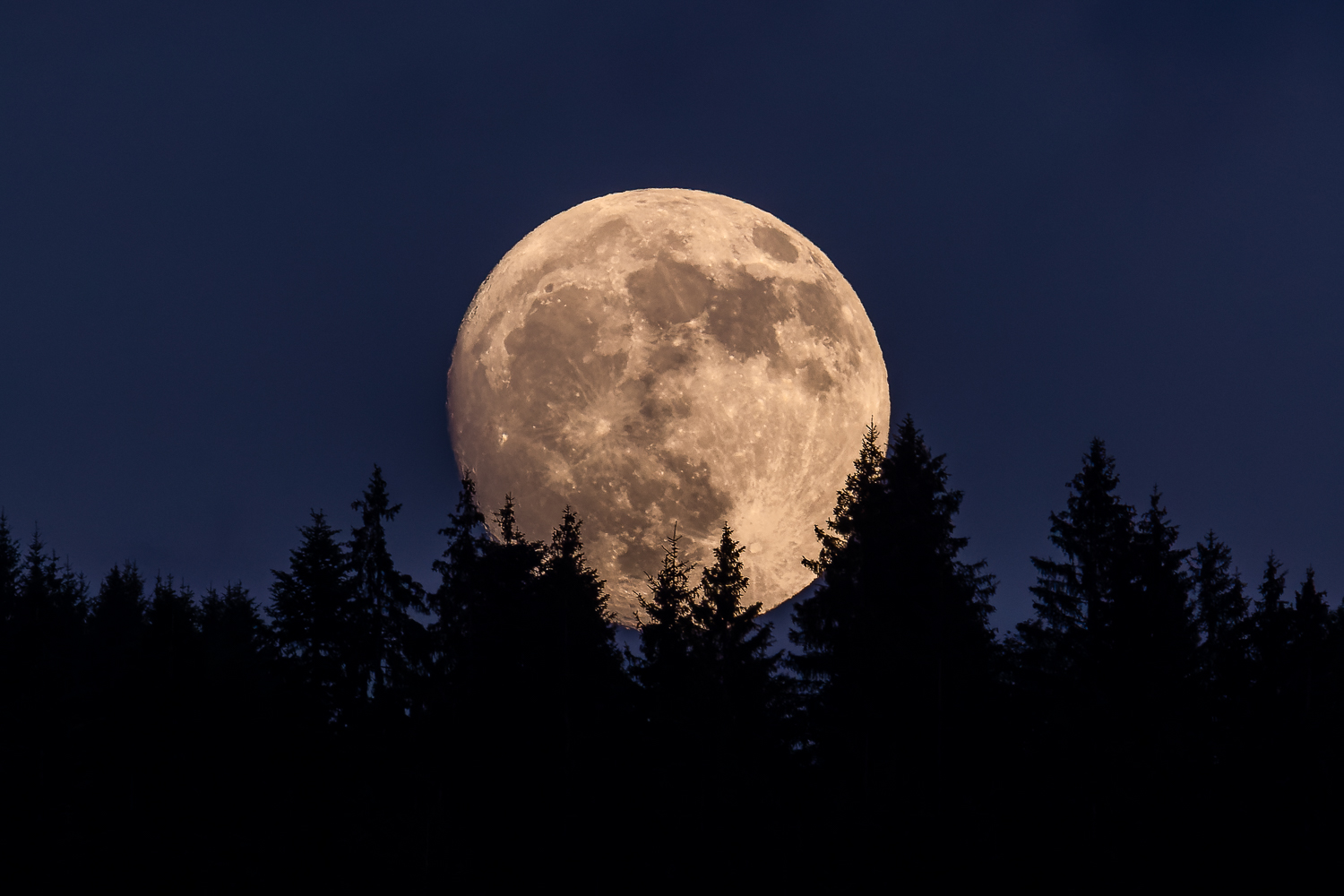 Der Mond ist aufgegangen …