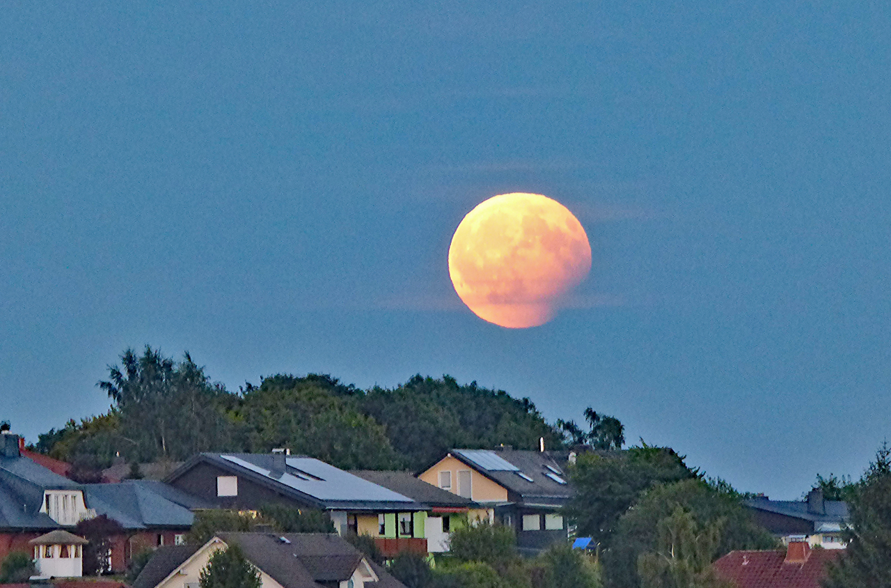 Der Mond ist aufgegangen...