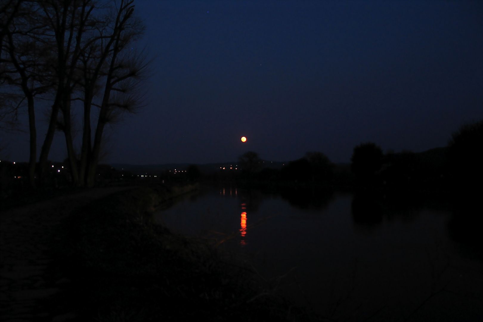 "Der Mond ist aufgegangen" - über der Ruhr