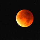 Der Mond ist rot