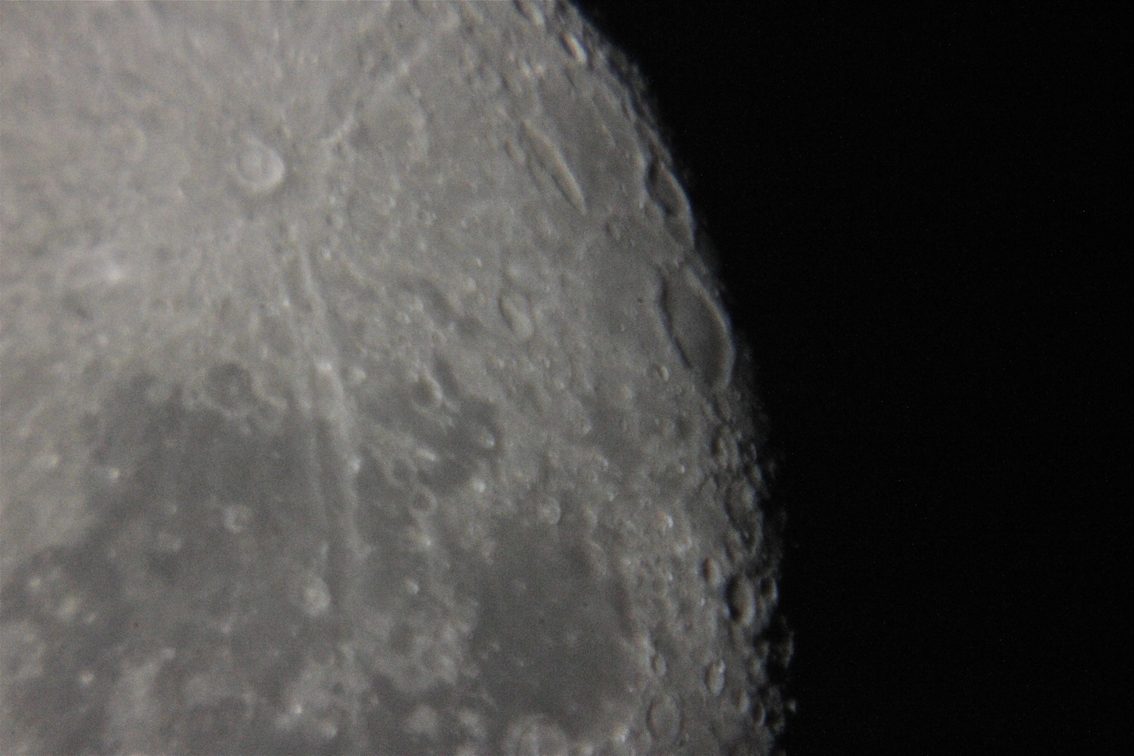 Der Mond ( Krater Tycho links im Bild)
