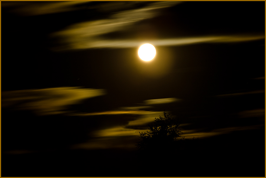 .....der Mond schien helle als der Wagen blitzeschnelle....