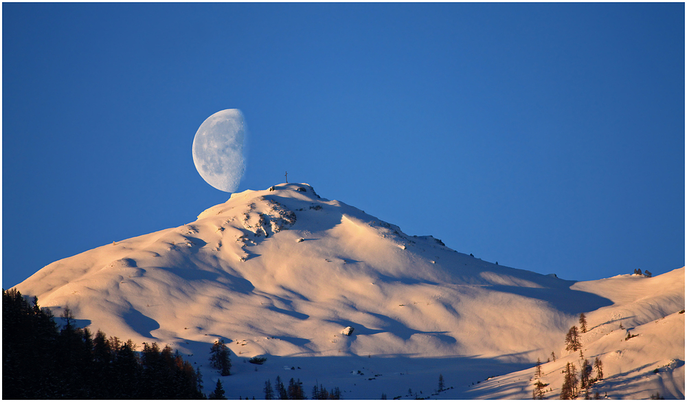 Der Mond sitzt auf dem Grießenkareck