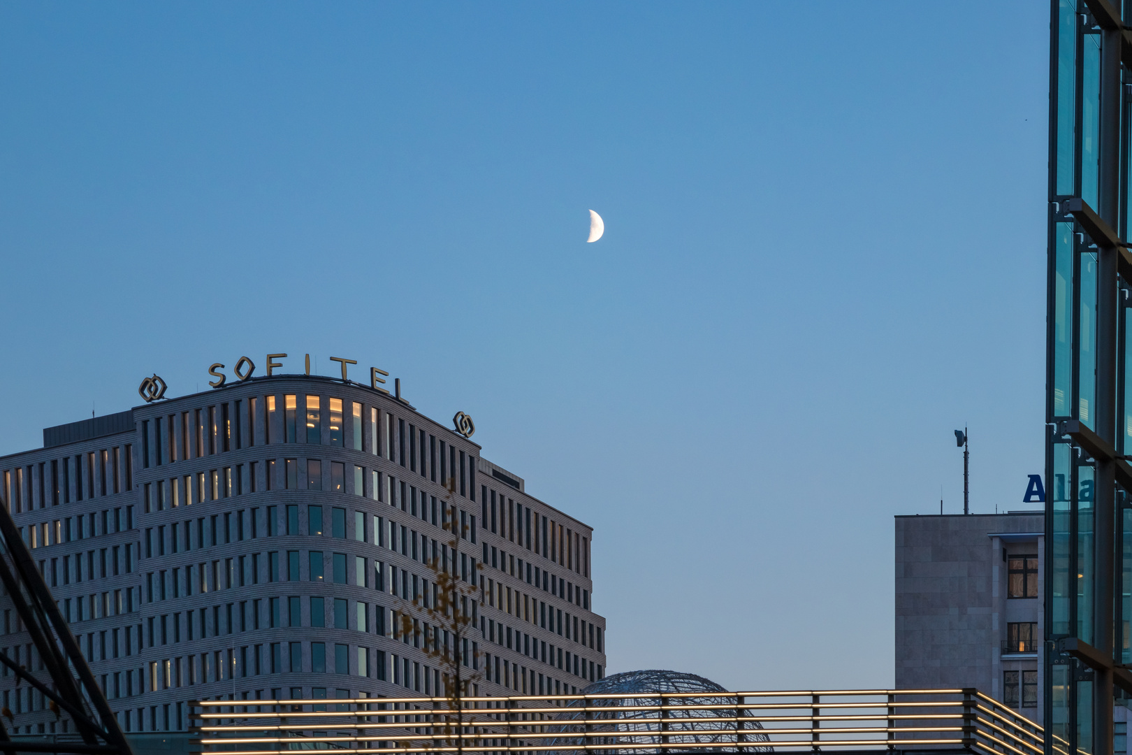 Der Mond ueber Berlin