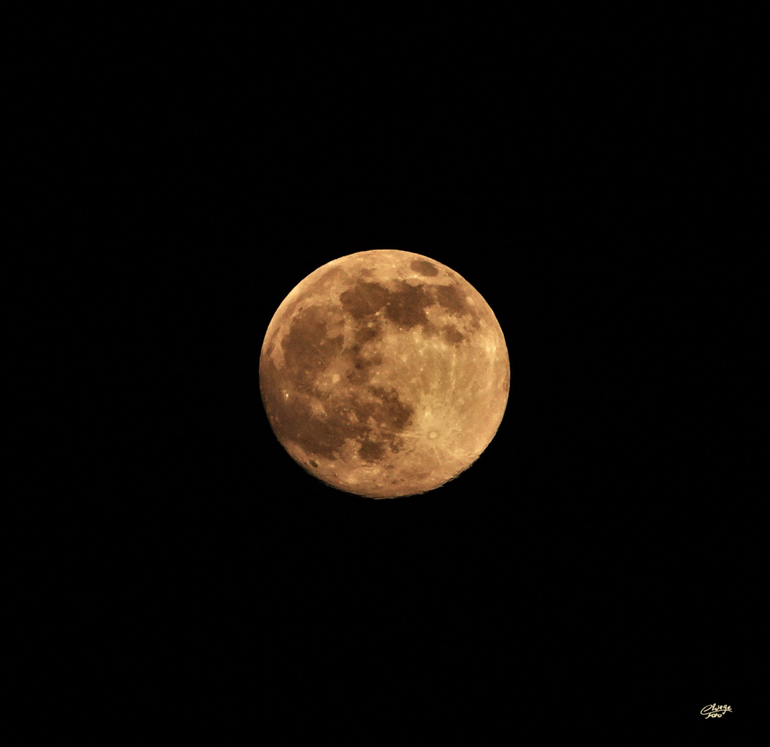 Der Mond über Berlin am 15.02.2022.