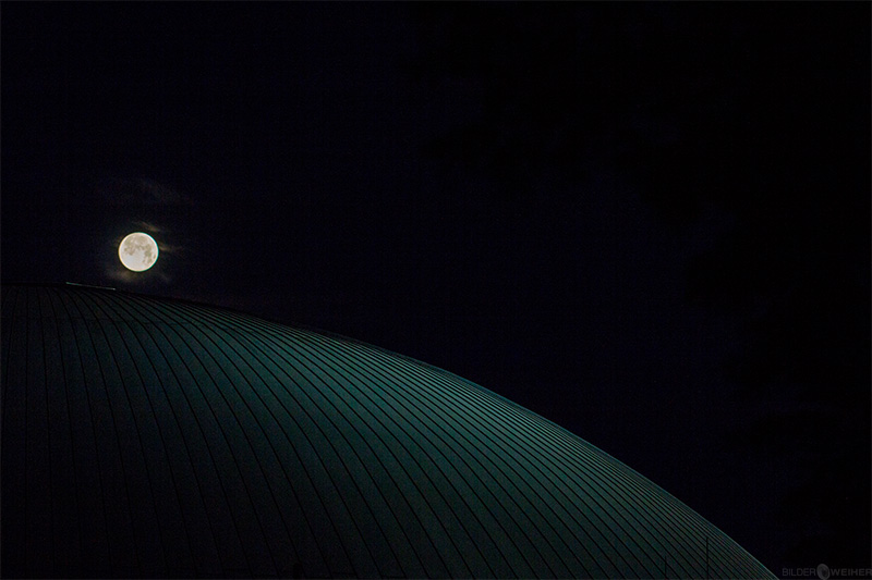 der Mond über dem Berliner Congress Center