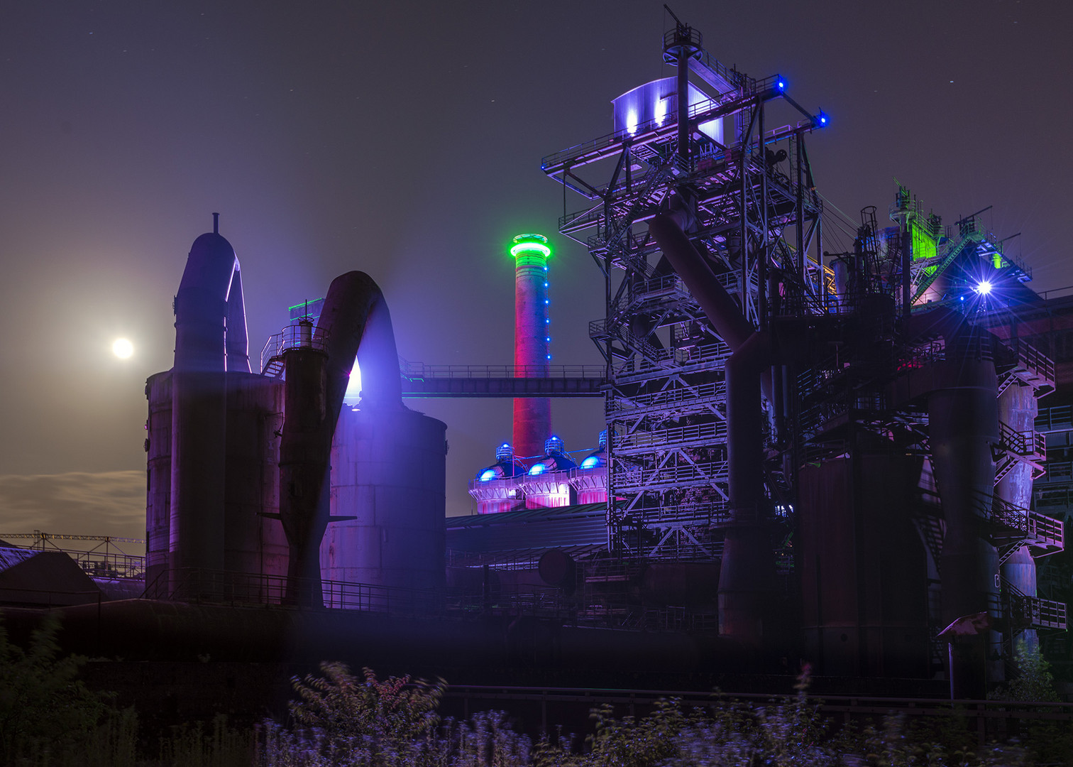 Der Mond über dem Landschaftspark Duisburg