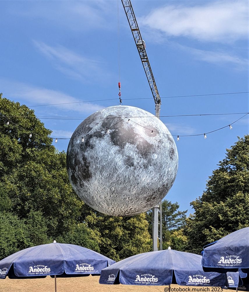 Der Mond über dem Tollwood Foto & Bild reportage dokumentation