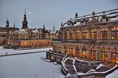 Der Mond über dem Zwinger