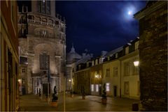 Der Mond über den Dächern