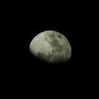 Der Mond über der Atacamawüste in Chile.